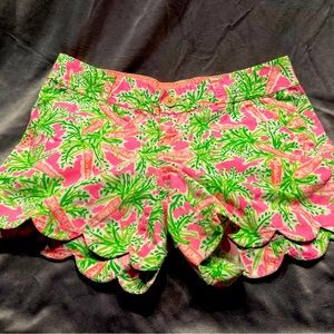 Lily Pulitzer Scalloped Buttercup Shorts good condition! Size 6